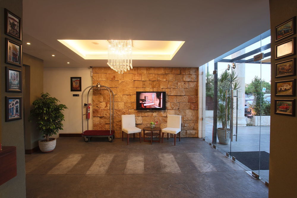 Monoberge Hotel Byblos Екстериор снимка