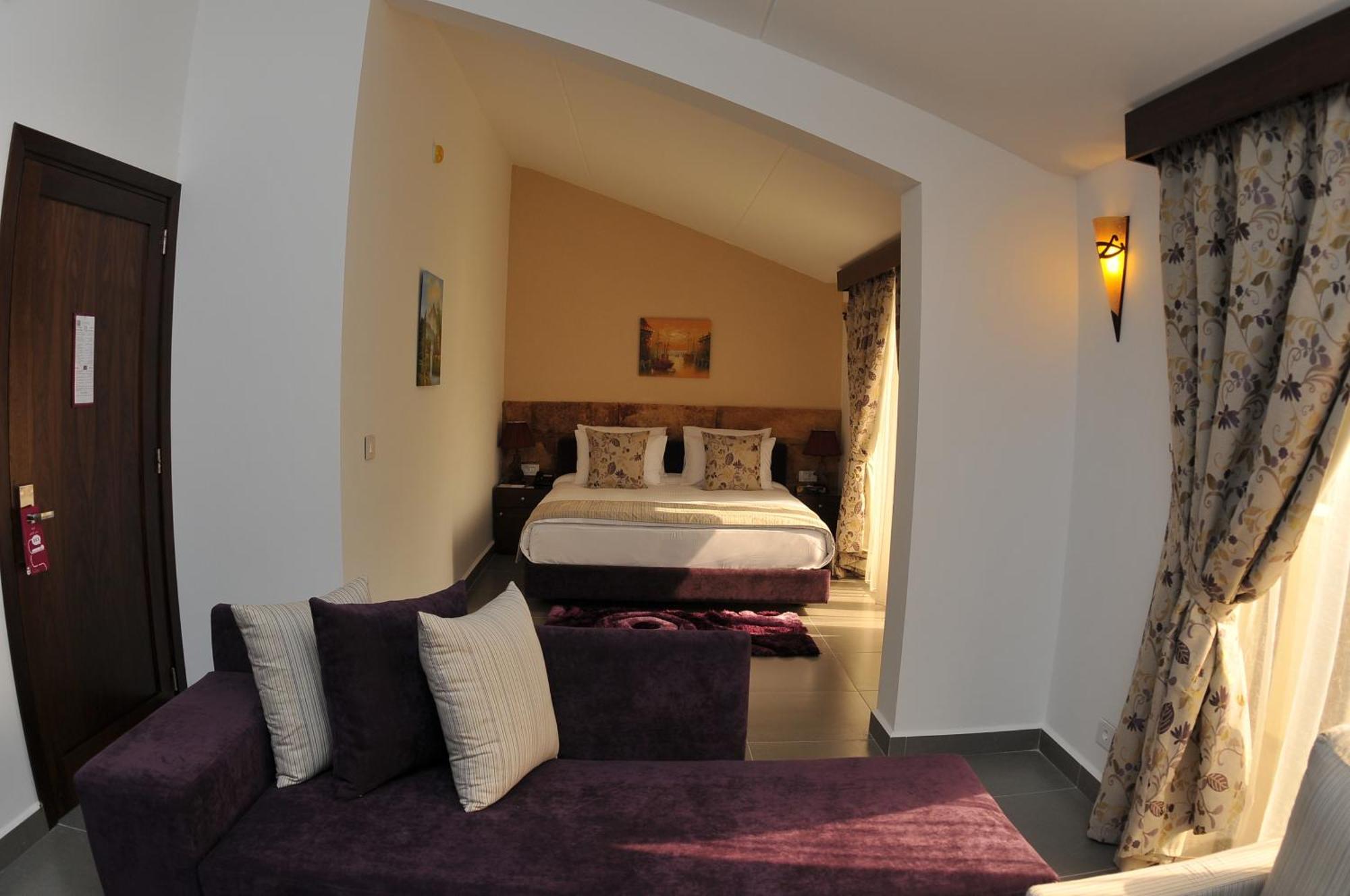 Monoberge Hotel Byblos Стая снимка