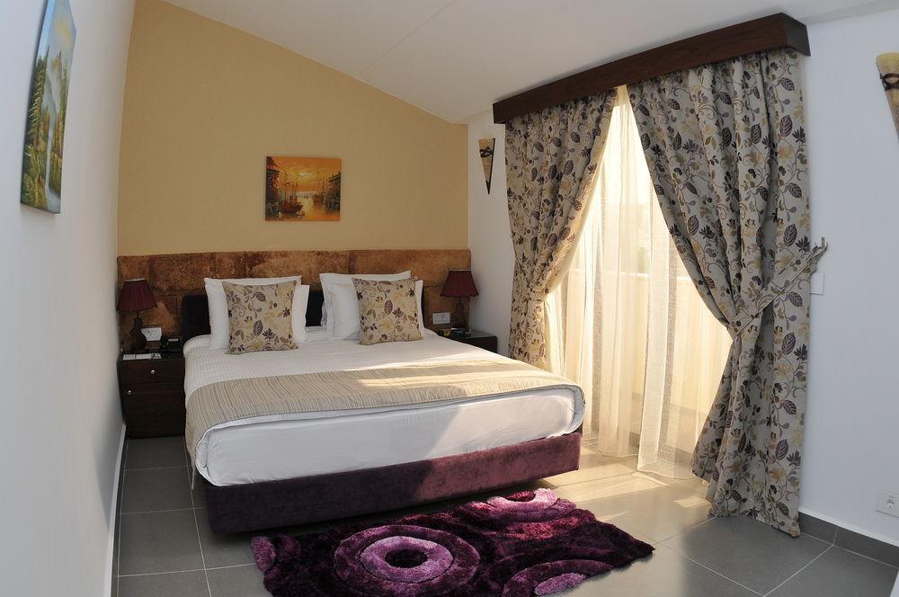 Monoberge Hotel Byblos Екстериор снимка